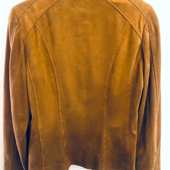 Gorgeous tan Jacket, material feels and looks like suede. - Picture 3 of 4
